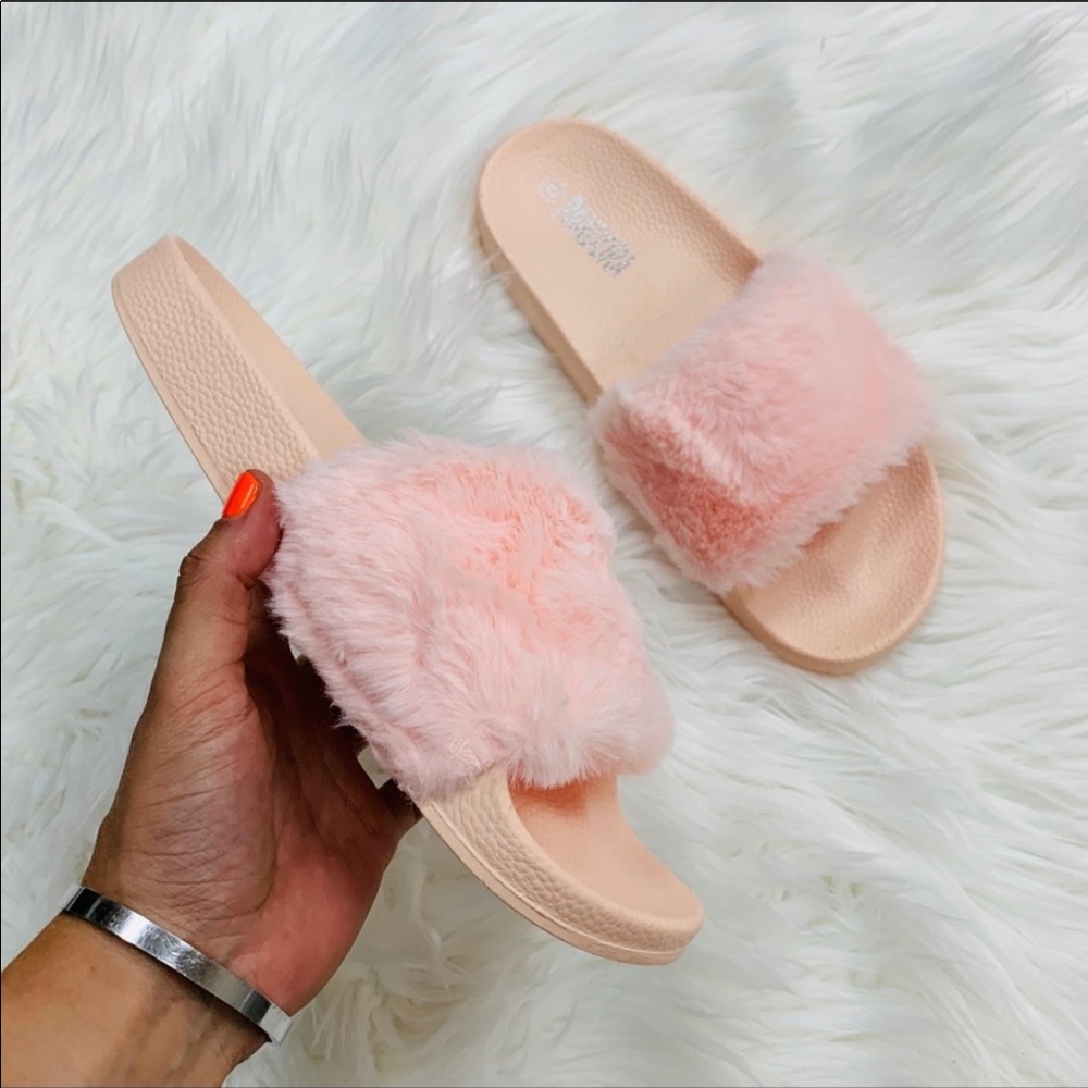 Ladies Pink Fur Slide - Picture 4 of 5